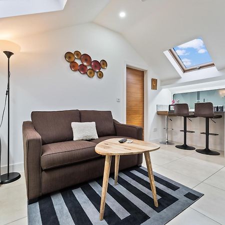 Exquisite 2-Bedroom Penthouse-Sleeps 7-Free Parking With Workstations & High-Speed Wifi Birmingham Luaran gambar