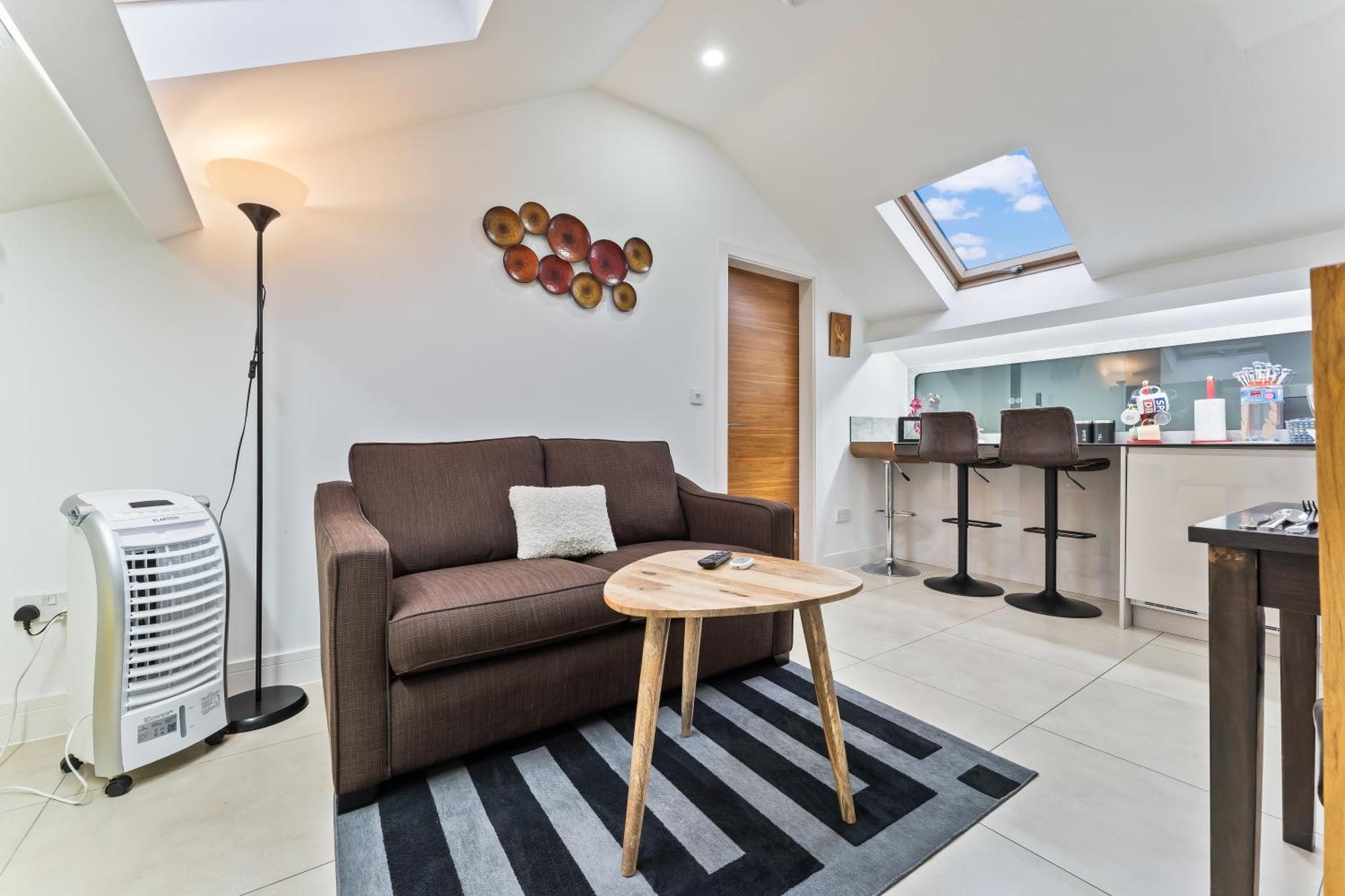 Exquisite 2-Bedroom Penthouse-Sleeps 7-Free Parking With Workstations & High-Speed Wifi Birmingham Luaran gambar
