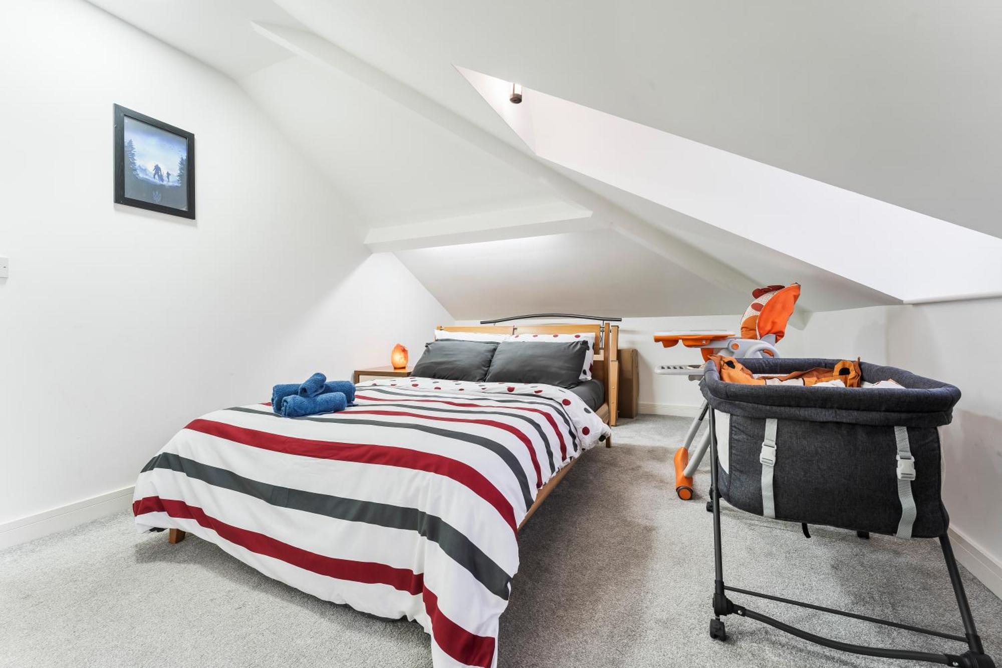Exquisite 2-Bedroom Penthouse-Sleeps 7-Free Parking With Workstations & High-Speed Wifi Birmingham Luaran gambar