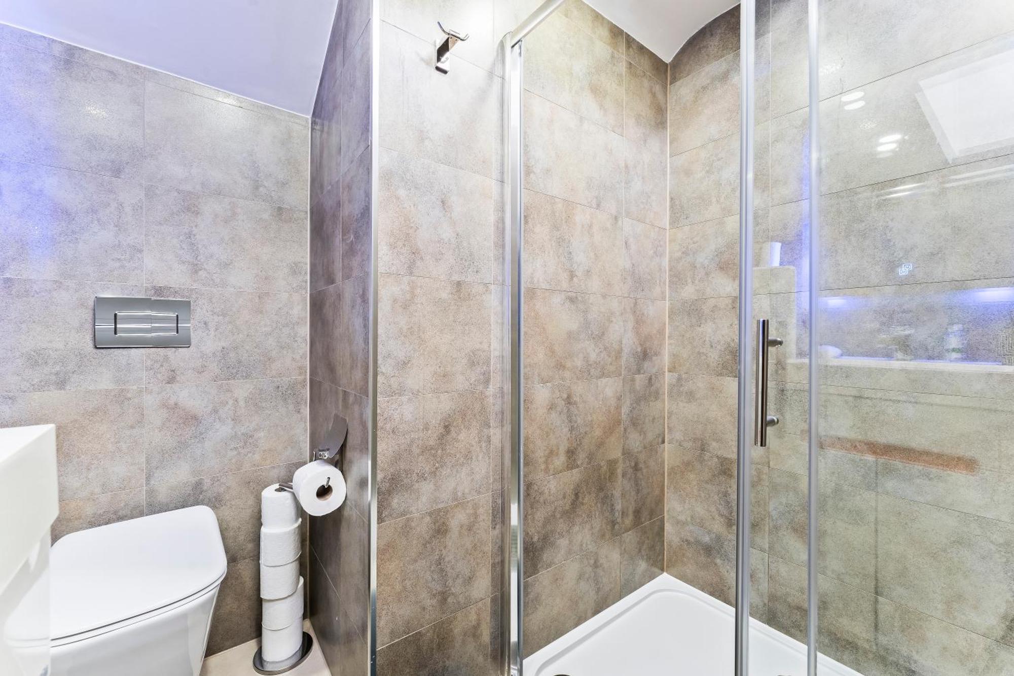Exquisite 2-Bedroom Penthouse-Sleeps 7-Free Parking With Workstations & High-Speed Wifi Birmingham Luaran gambar