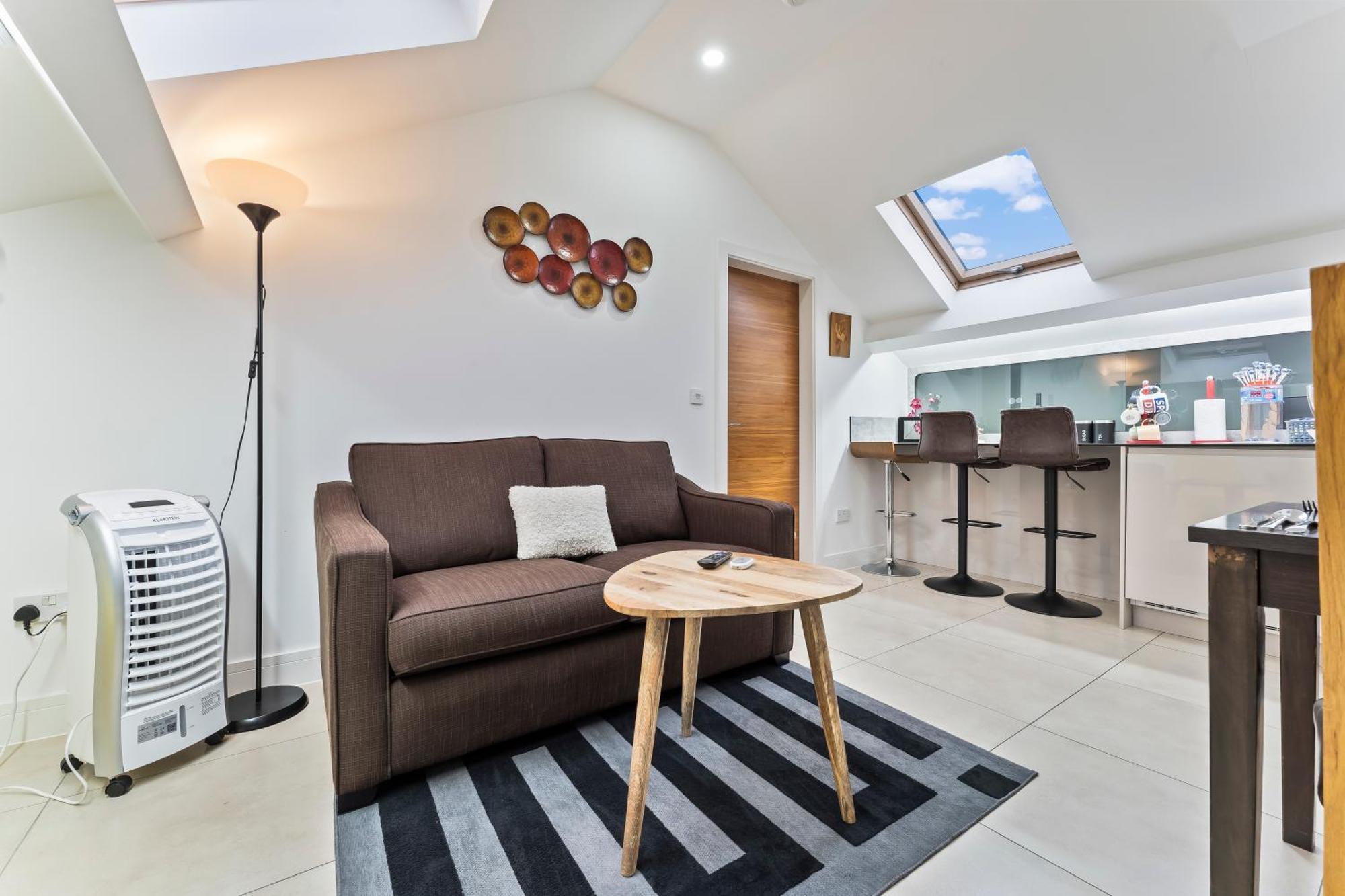 Exquisite 2-Bedroom Penthouse-Sleeps 7-Free Parking With Workstations & High-Speed Wifi Birmingham Luaran gambar
