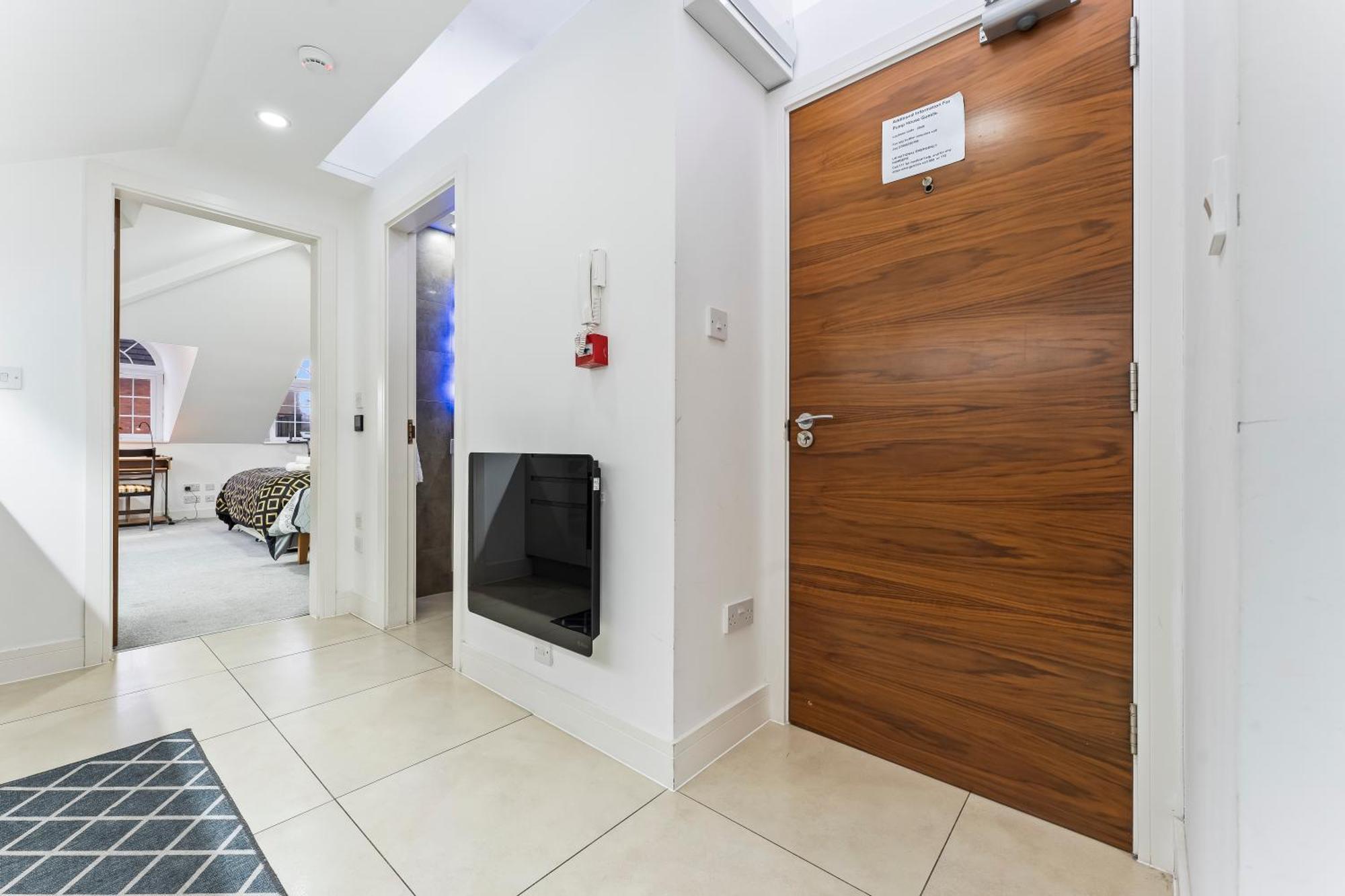 Exquisite 2-Bedroom Penthouse-Sleeps 7-Free Parking With Workstations & High-Speed Wifi Birmingham Luaran gambar
