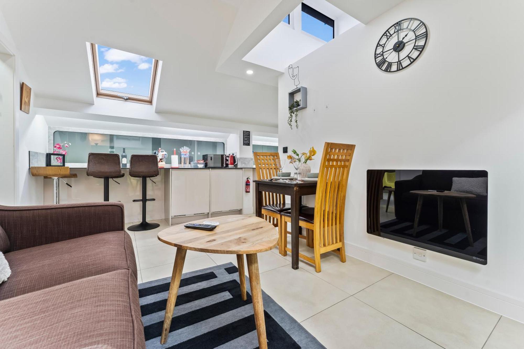 Exquisite 2-Bedroom Penthouse-Sleeps 7-Free Parking With Workstations & High-Speed Wifi Birmingham Luaran gambar