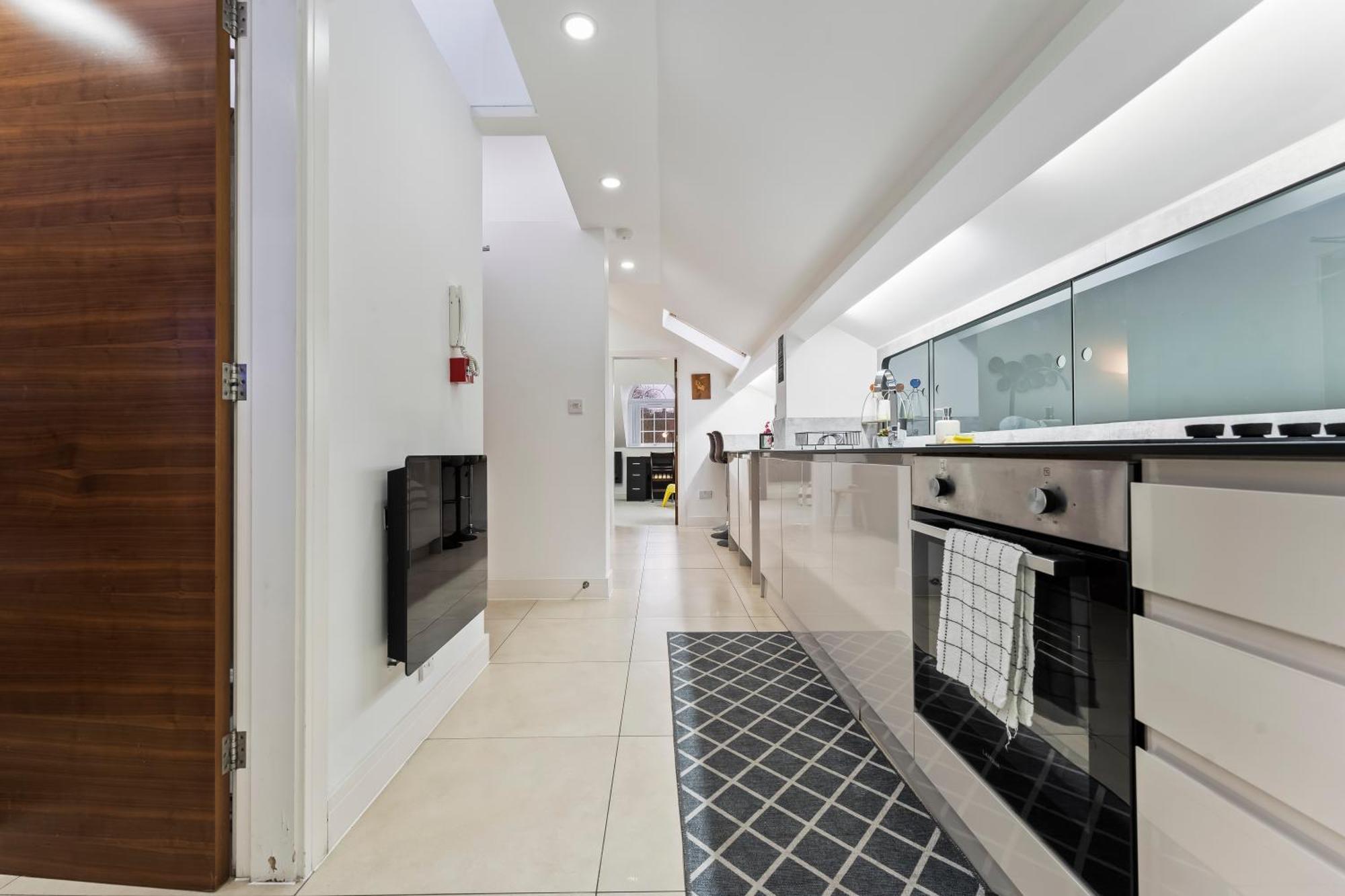 Exquisite 2-Bedroom Penthouse-Sleeps 7-Free Parking With Workstations & High-Speed Wifi Birmingham Luaran gambar