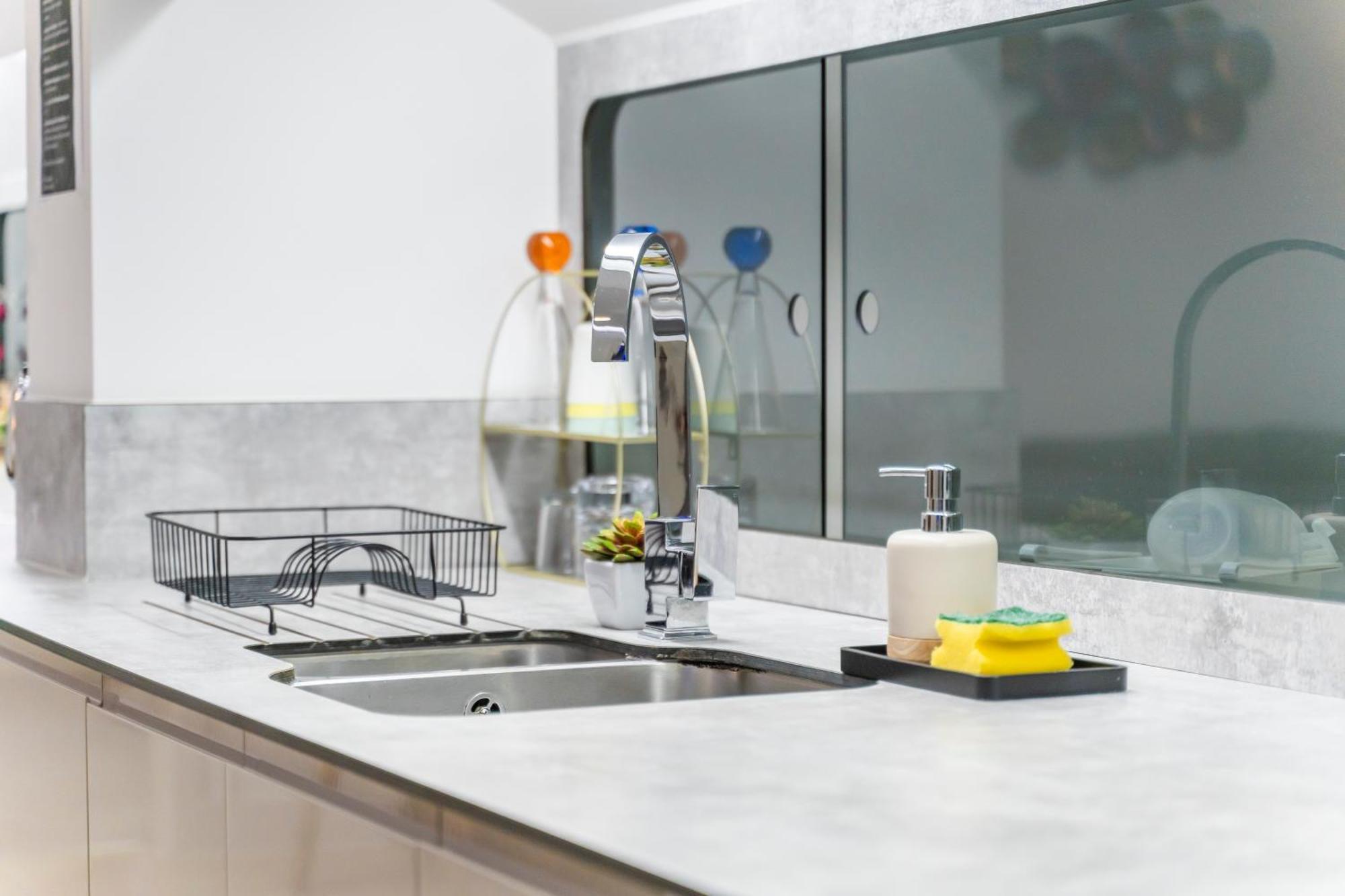 Exquisite 2-Bedroom Penthouse-Sleeps 7-Free Parking With Workstations & High-Speed Wifi Birmingham Luaran gambar